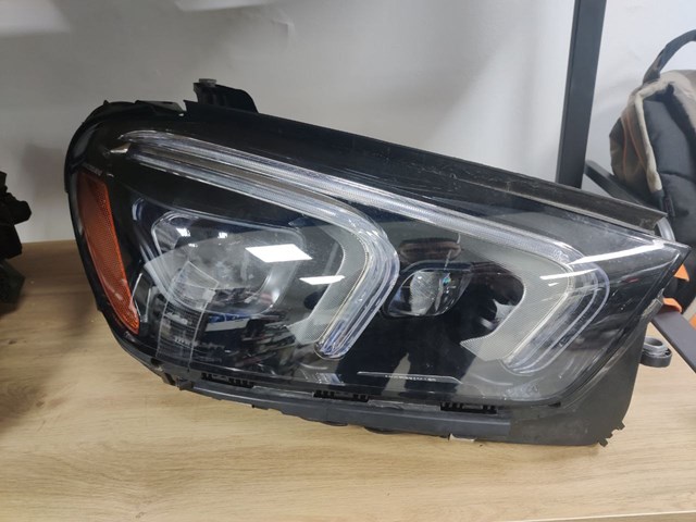 Задній лівий зовнішній ліхтар Mercedes A1679060807
