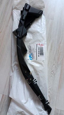 Кріплення бампера FPS FP9539931 ціна, від 7.04 USD