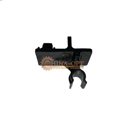 Купити 1068002010 Geely Фіксатор підпори капота