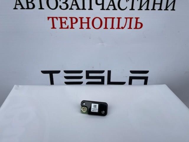 Купити 109838300D Tesla Камера системи забезпечення видимості