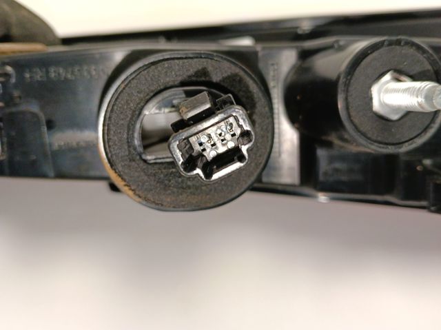 Стоп задній Renault (RVI) 265501234R ціна, від 139.36 USD
