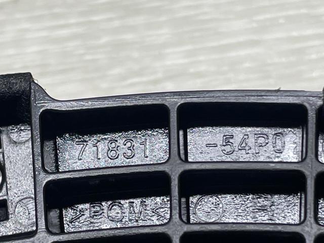 Направляюча заднього бампера, права Suzuki 7183154P00 ціна, від 5.30 USD