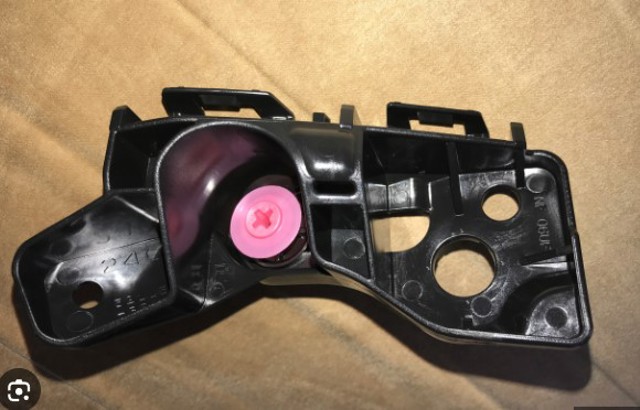 5211533110 Toyota Направляюча переднього бампера, права