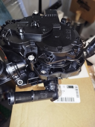 256002J110 Hyundai/Kia Корпус термостата в зборі