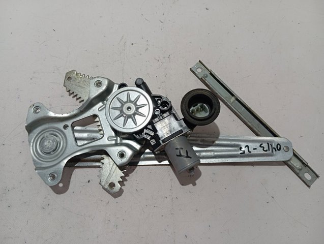Купити 827305RB0A Nissan/Infiniti Двигун стеклопод'емника двері задньої, правої
