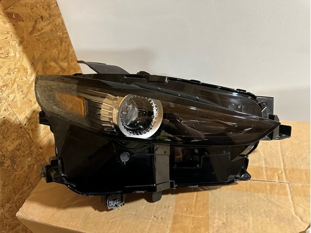 Фара права DGJ151030B Mazda