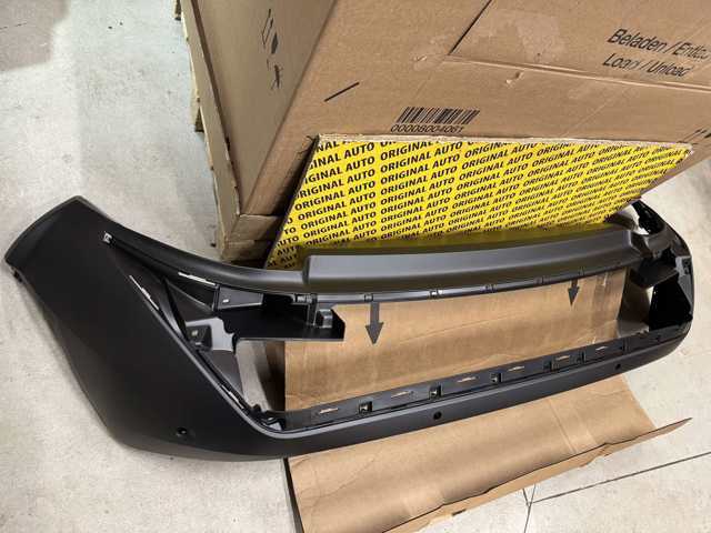 Купити 850B06RR0C Nissan/Infiniti Бампер задній, центральна частина