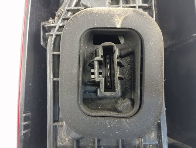 Задній правий стоп Opel 9820554880