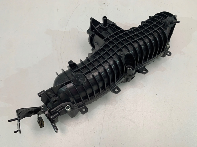 Колектор впускний Volvo 32257808