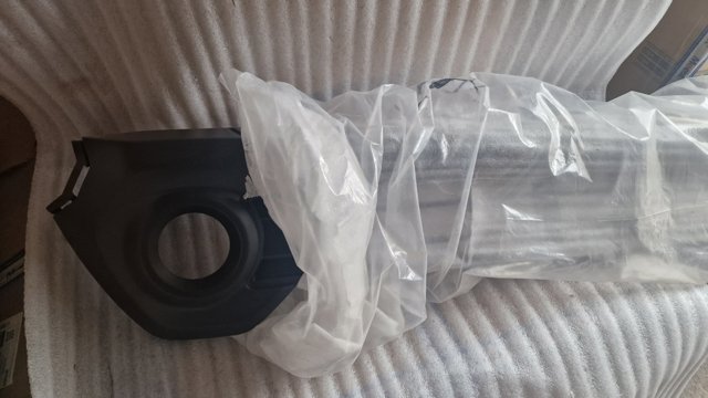 Решітка переднього бампера, центральна Subaru 57731AN69A ціна, від 86.29 USD
