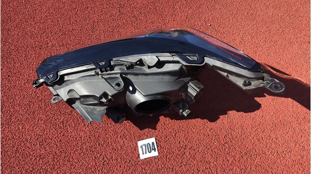 Фара передня права Toyota 8114078030