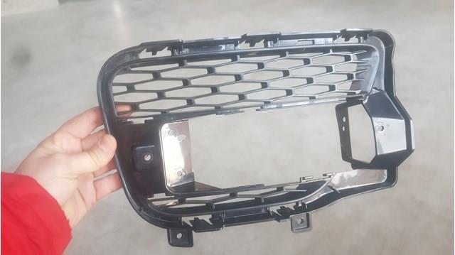 Заглушка ПТФ бампера переднього права Land Rover DK6217K946AA ціна, від 27.87 USD