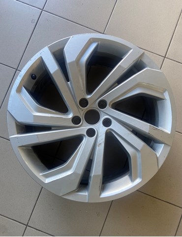 Диски колісні литі (легкосплавні, титанові) VAG 3CM601025A8Z8 ціна, від 227.99 USD