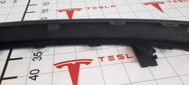 Накладка бампера заднього 110303500D Tesla Motors