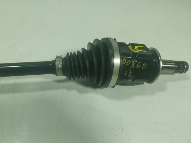 Ліва піввісь 434200D740 Toyota
