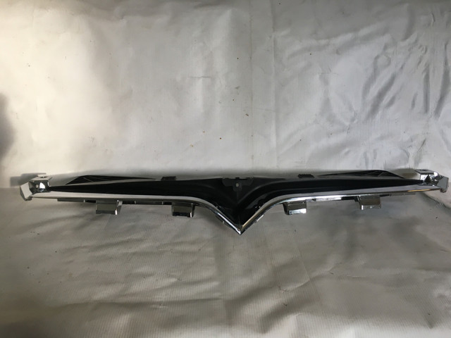 106247200E Tesla Кронштейн решітки радіатора
