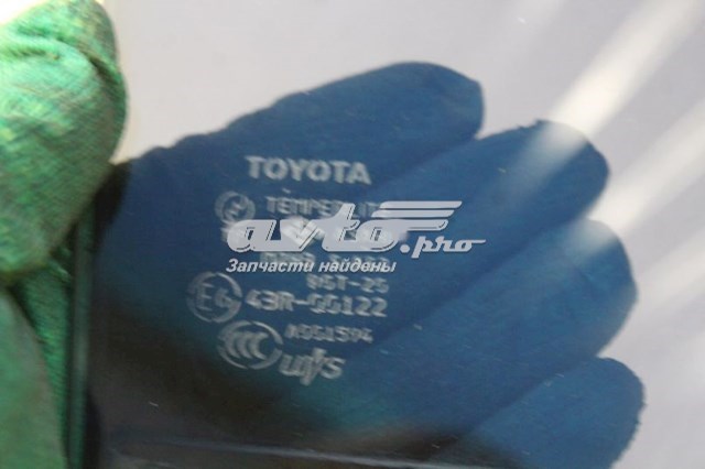 Купити 6811360231 Toyota Скло задніх дверей, правих