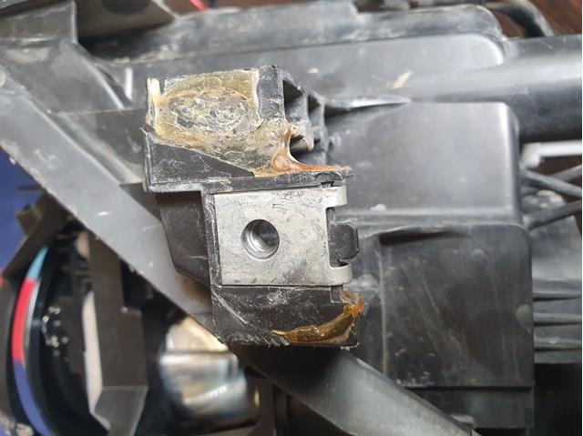 Фара правая Mazda BHR251030 ціна, від 128.97 USD