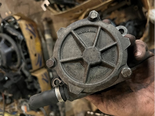 Купити 2246126 BMW Вакуумний насос