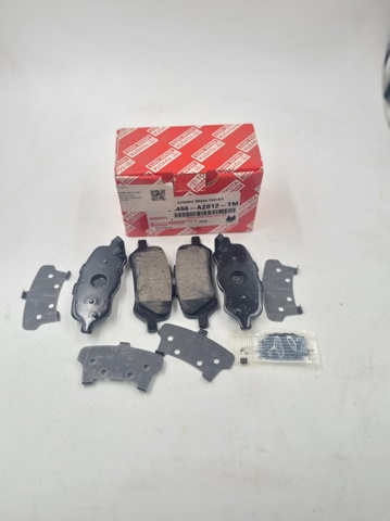 Задні гальмівні колодки 04466AZ012TM Toyota