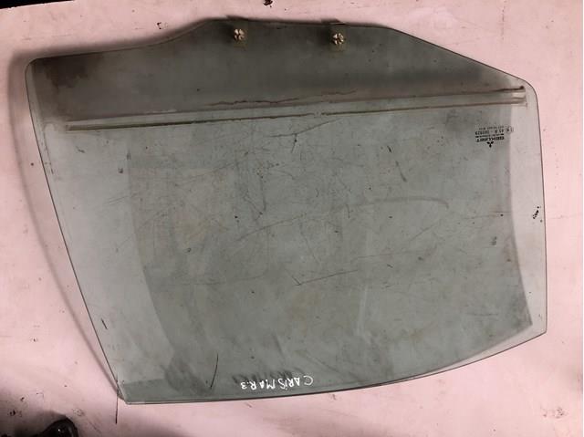 Скло задньої двері правої MR720215 Mitsubishi