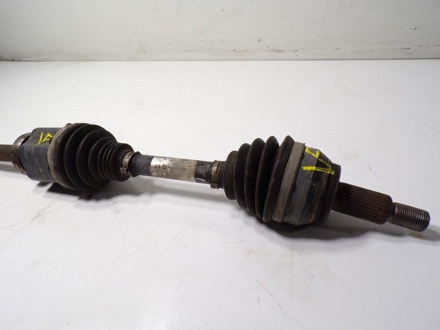 Купити LR071947 Land Rover Піввісь права