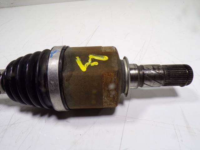 Ліва піввісь 391014031R Renault (RVI)