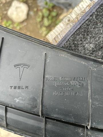 100897600E Tesla Водостік лобового скла, жабо