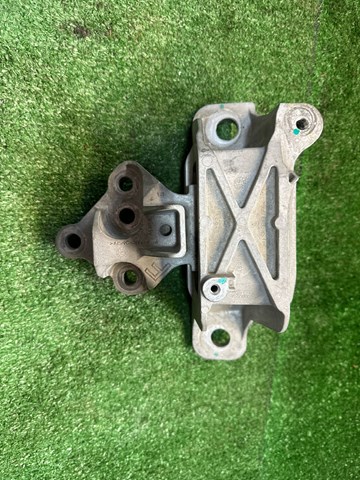 2375995 Ford Подушка передньої опори двигуна