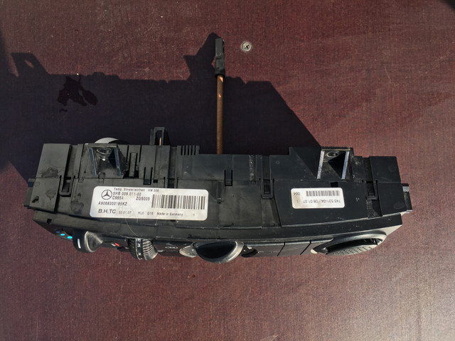 Блок управління кондиціонером A9068300885 Mercedes