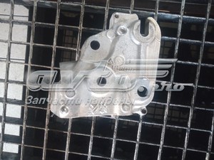 Кронштейн подушки (опори) двигуна, лівої Peugeot/Citroen 9805300680