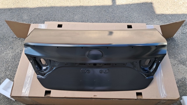 Кришка багажника 6440106A60 Toyota