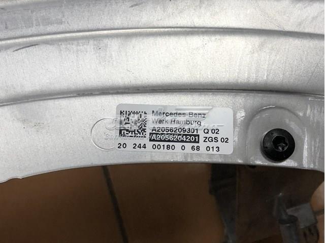 Купити A2056204201 Mercedes Накладка верхня передньої панелі/супорту радіатора