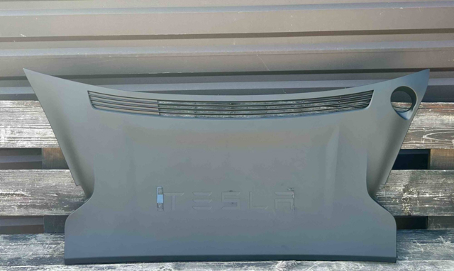  106048100C Tesla