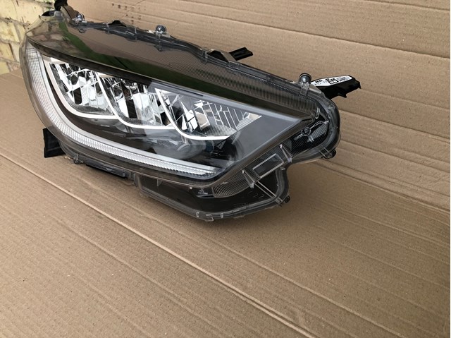 81105K0080 Toyota Фара передня права