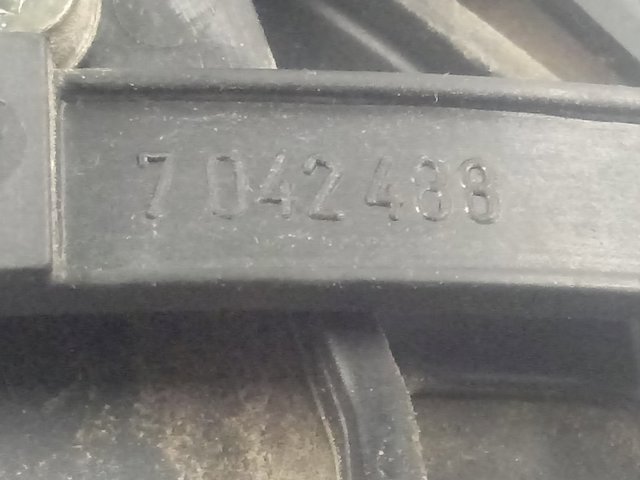 7042484 Land Rover 