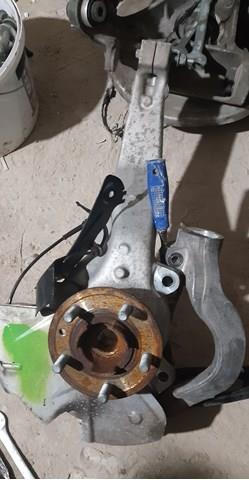 LR155538 Land Rover Цапфа поворотна ліва