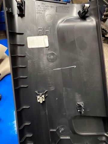 LJ6Z7824346AA Ford Обшивка стійки кузова внутрішня, середня нижня права