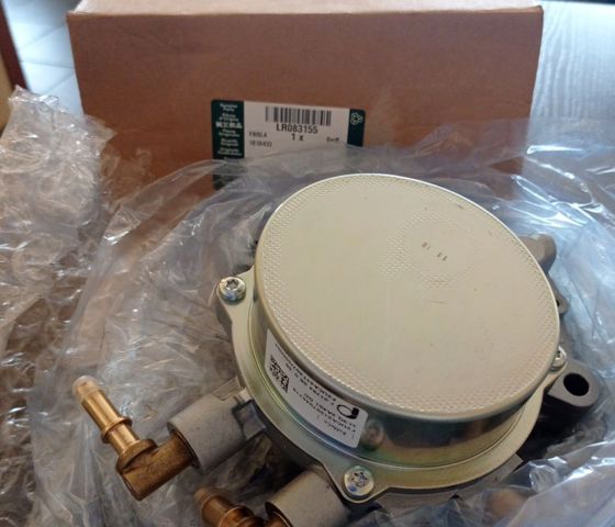 Насос вакуумний Land Rover LR083155 ціна, від 557.12 USD