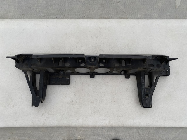 7294391 BMW Кронштейн бампера заднього, центральний