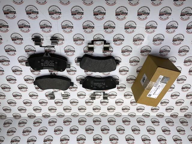 Передні тормозні колодки A000420930490 Mercedes