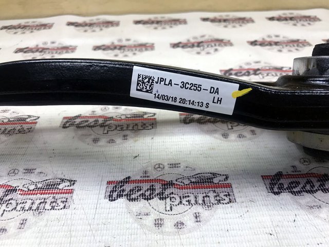 LR113304 Land Rover Поперечний важіль