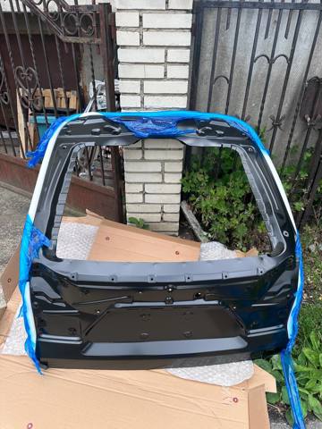 Двері багажника Toyota 6700542750