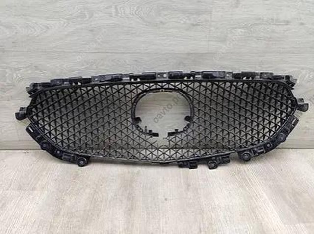 Решітка Mazda KJF250719A