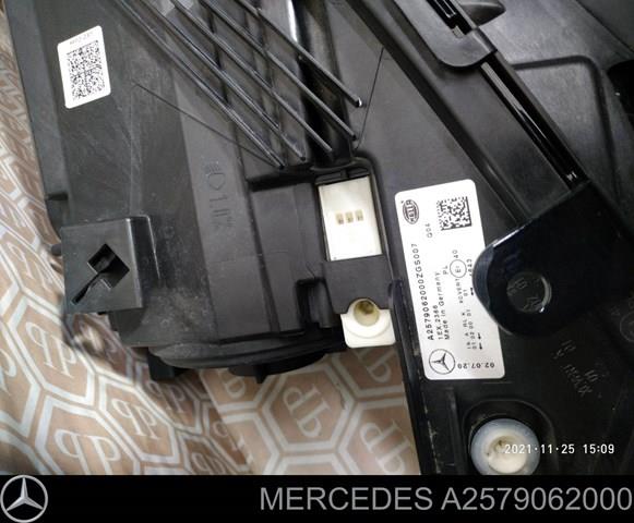 Фара передня права Mercedes A2579062000