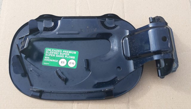 KB7W42410 Mazda Дверцята бензобака