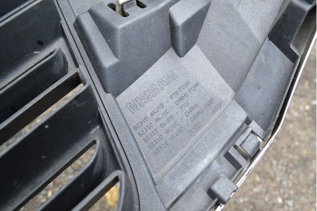 Решітка радіатора 623104KJ1B Nissan/Infiniti