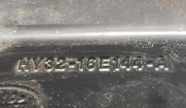 Кронштейн кріплення радіатора Land Rover LR080296