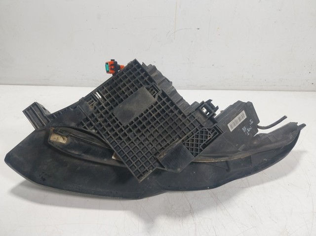 Фара правая Land Rover LR024264 ціна, від 430.76 USD