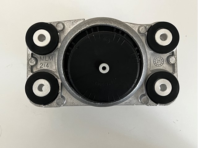 Подушка (опора) двигуна, права нижня Land Rover LR123915 ціна, від 72.80 USD